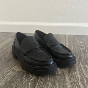 Zara Black Textured Loafers